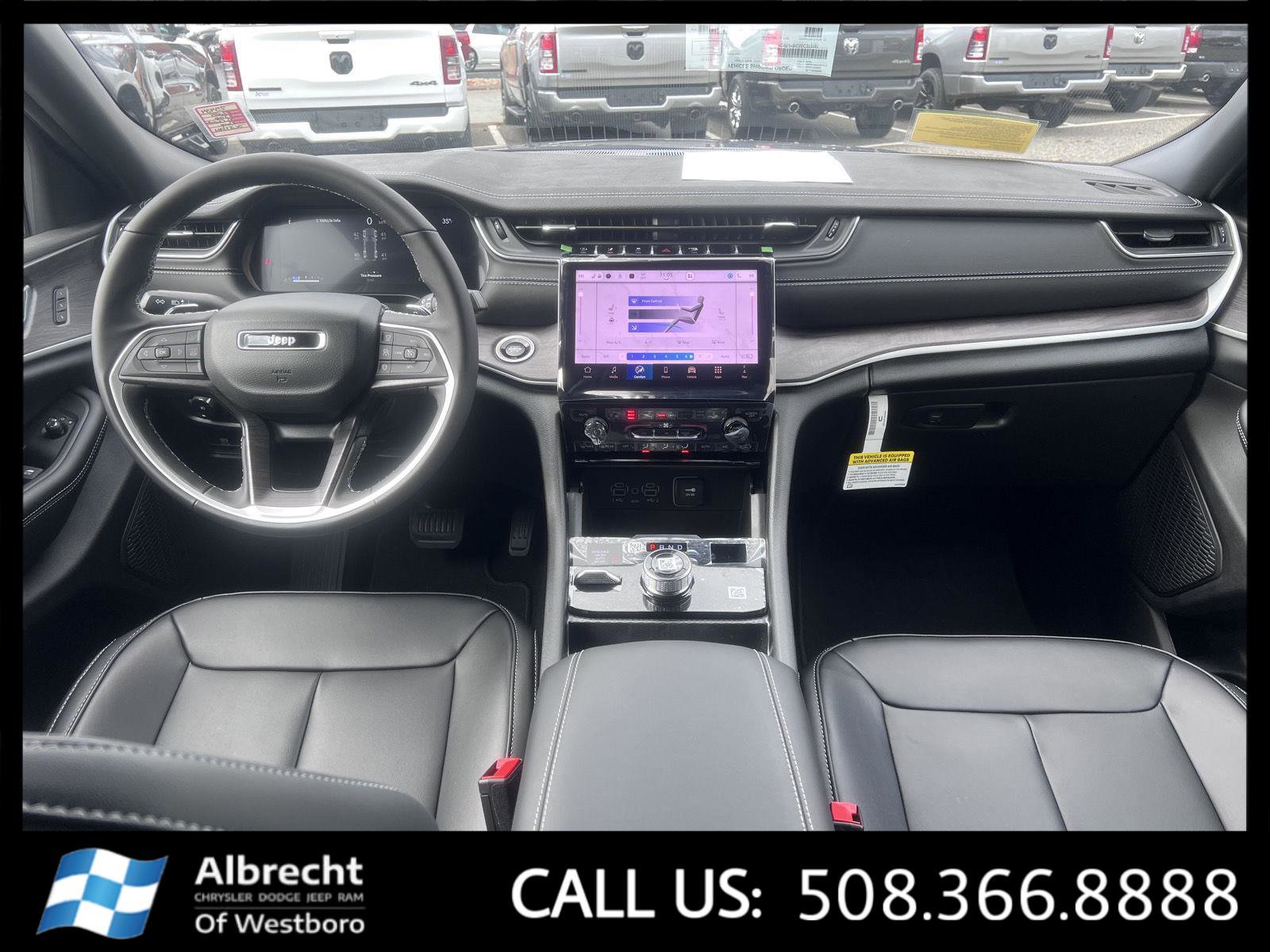 New 2025 Jeep Grand Cherokee Limited w/ Black Appearance Package image 18