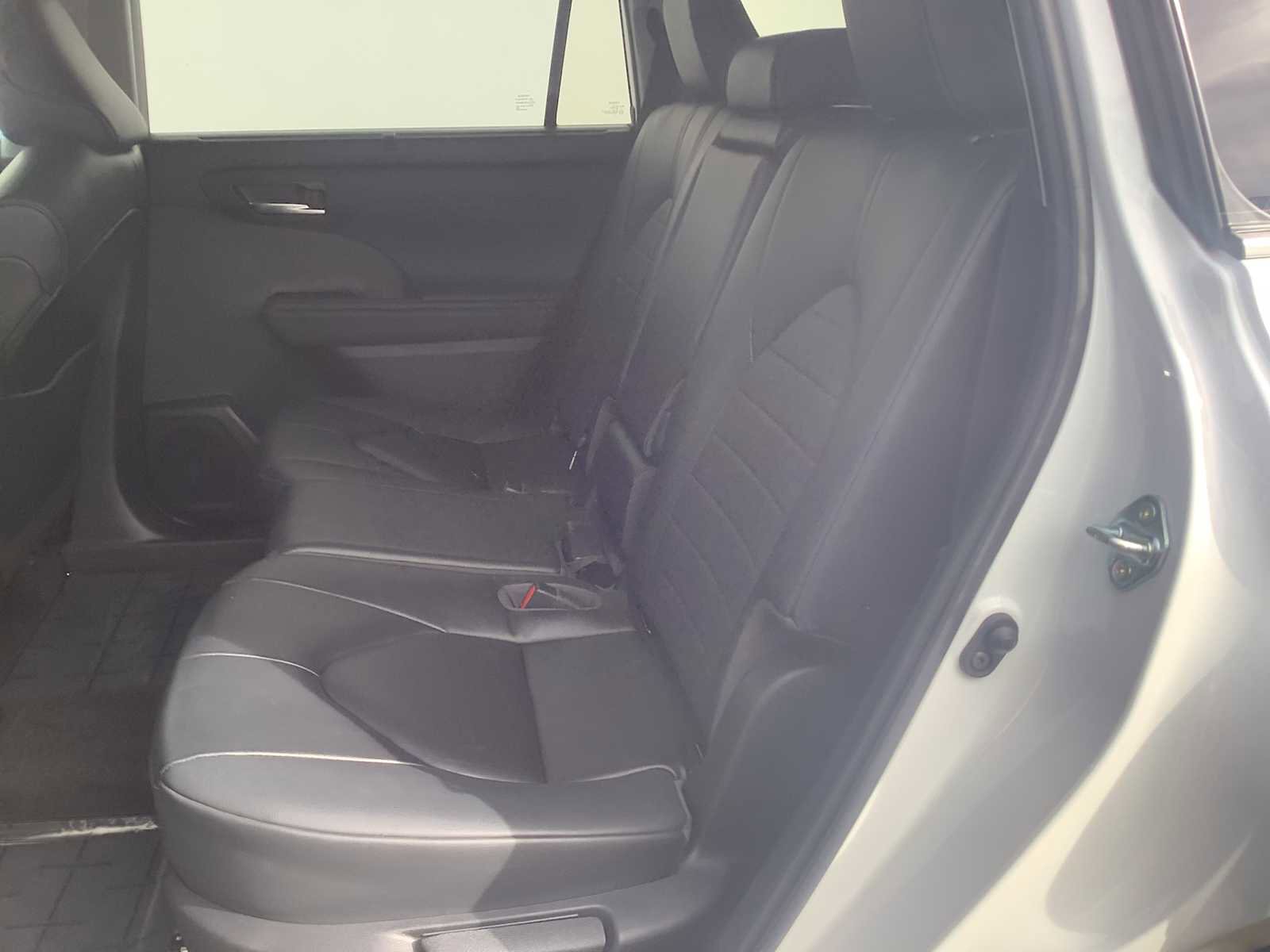 Used 2023 Toyota Highlander XLE image 13