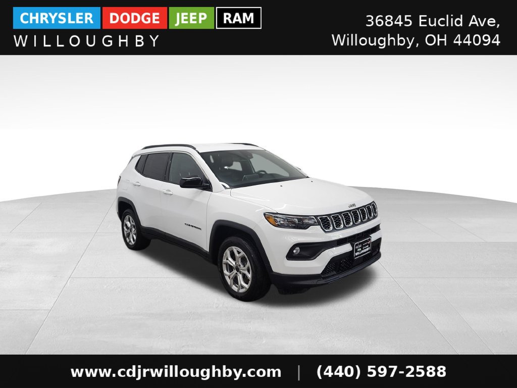 Used 2025 Jeep Compass Latitude AWD/4WD image 3