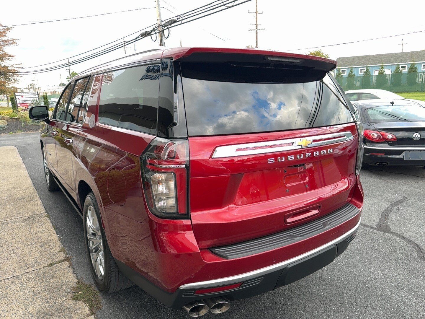 Used 2022 Chevrolet Suburban High Country w/ LPO, Illumination Package AWD/4WD image 5