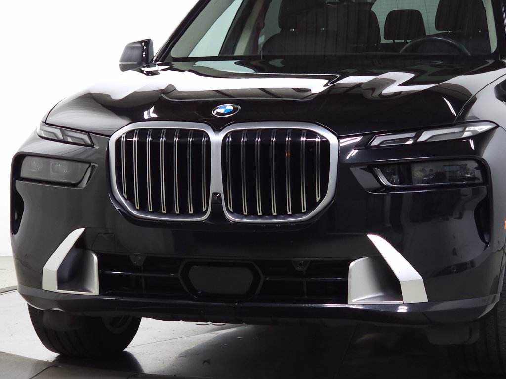 Used 2024 BMW X7 xDrive40i w/ Premium Package AWD/4WD image 3