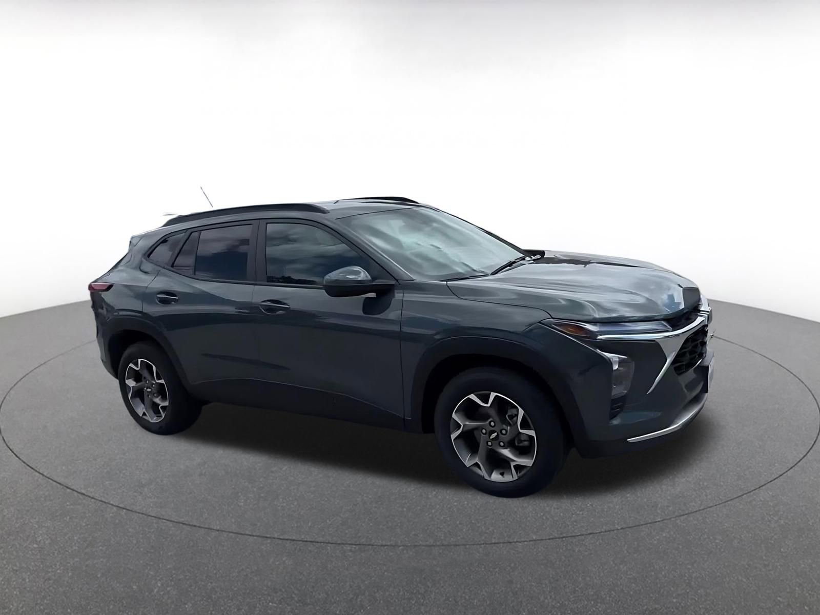 Used 2025 Chevrolet Trax LT FWD video 2