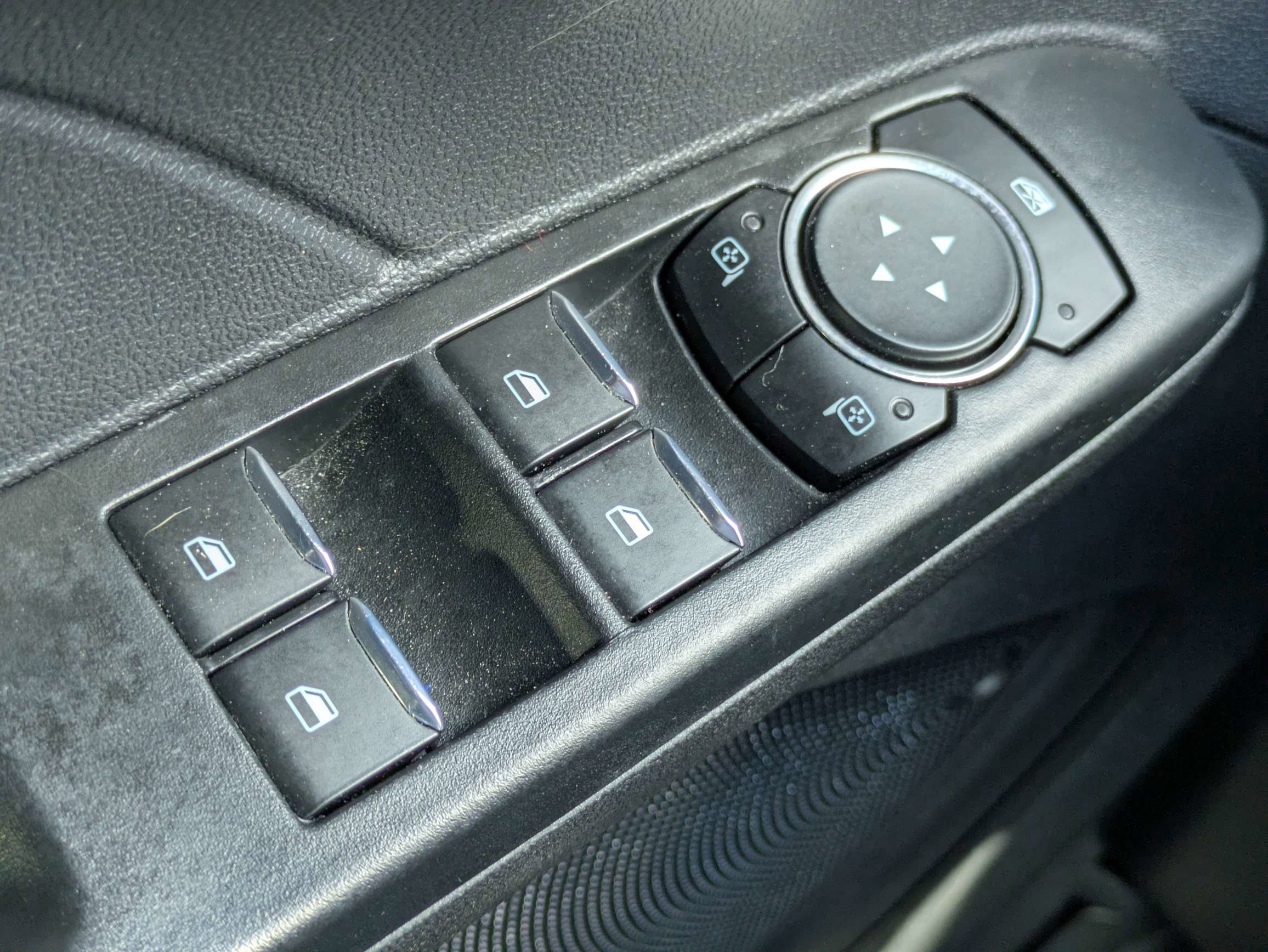 Used 2025 Ford Escape ST-Line FWD image 13