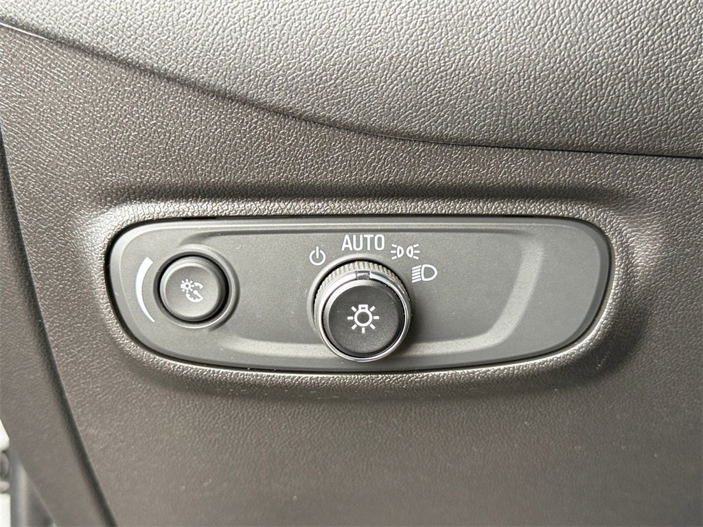 Used 2023 Chevrolet Equinox LS image 19