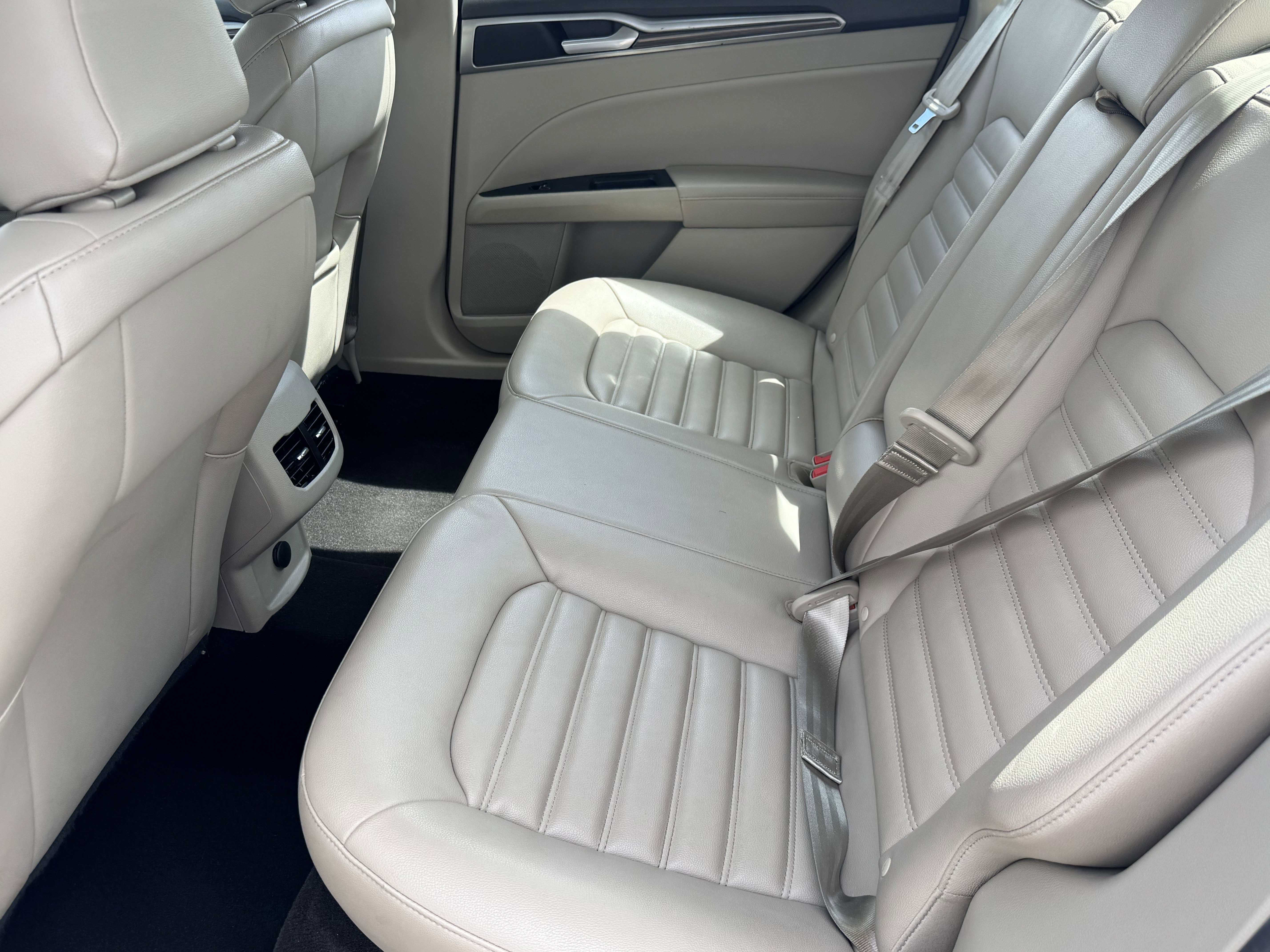 Used 2020 Ford Fusion SEL image 11
