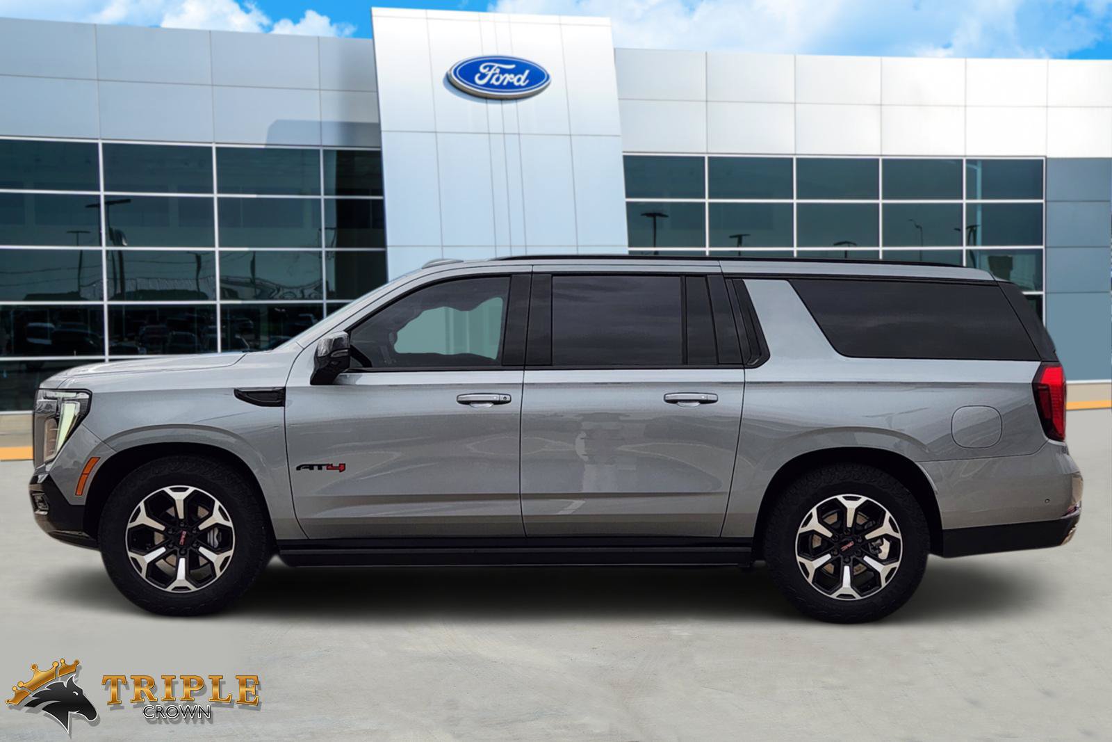 Used 2026 GMC Yukon XL AT4 w/ AT4 Premium Plus Package AWD/4WD image 3