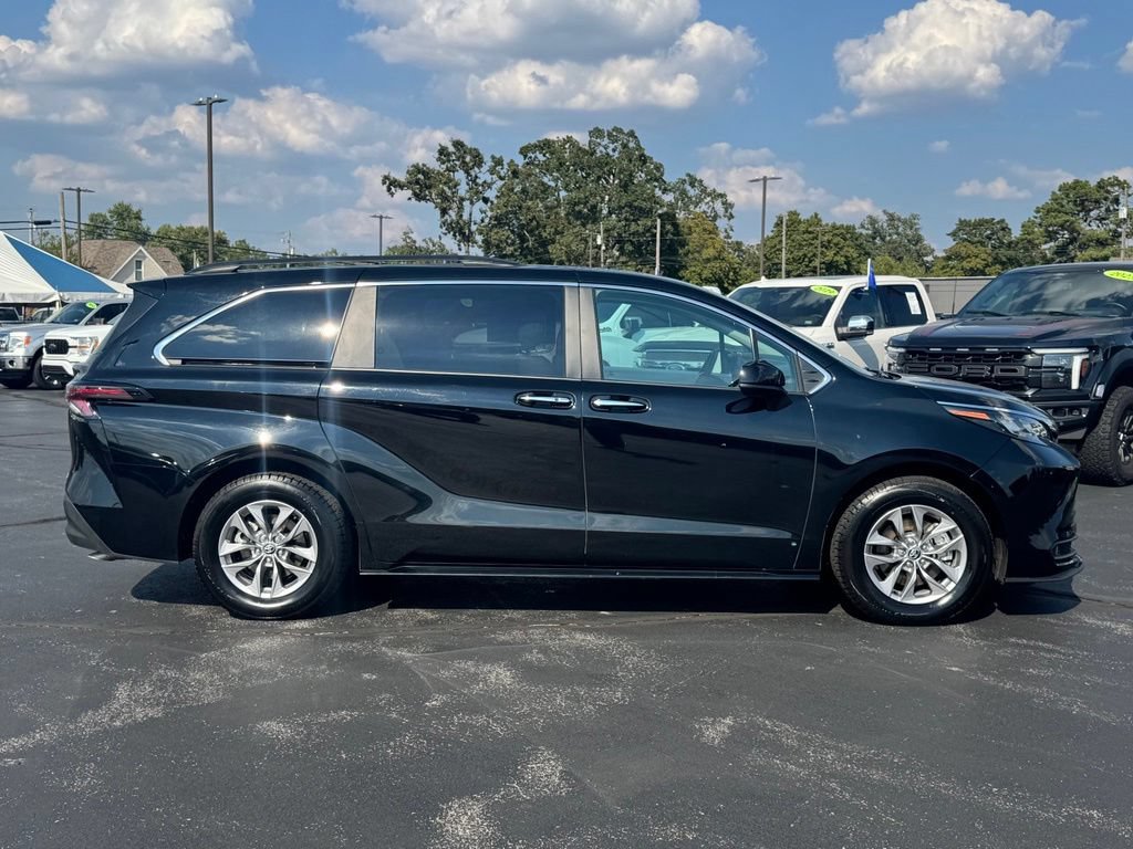 Used 2026 Toyota Sienna XLE FWD image 23