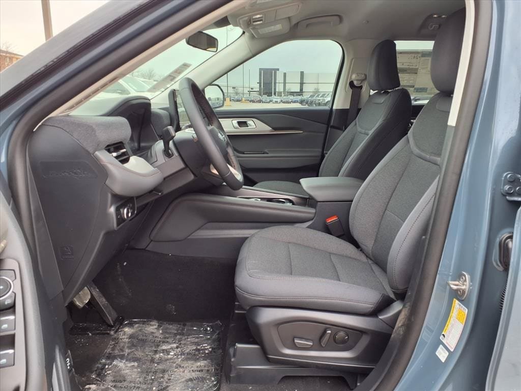 New 2026 Ford Explorer Active RWD image 18