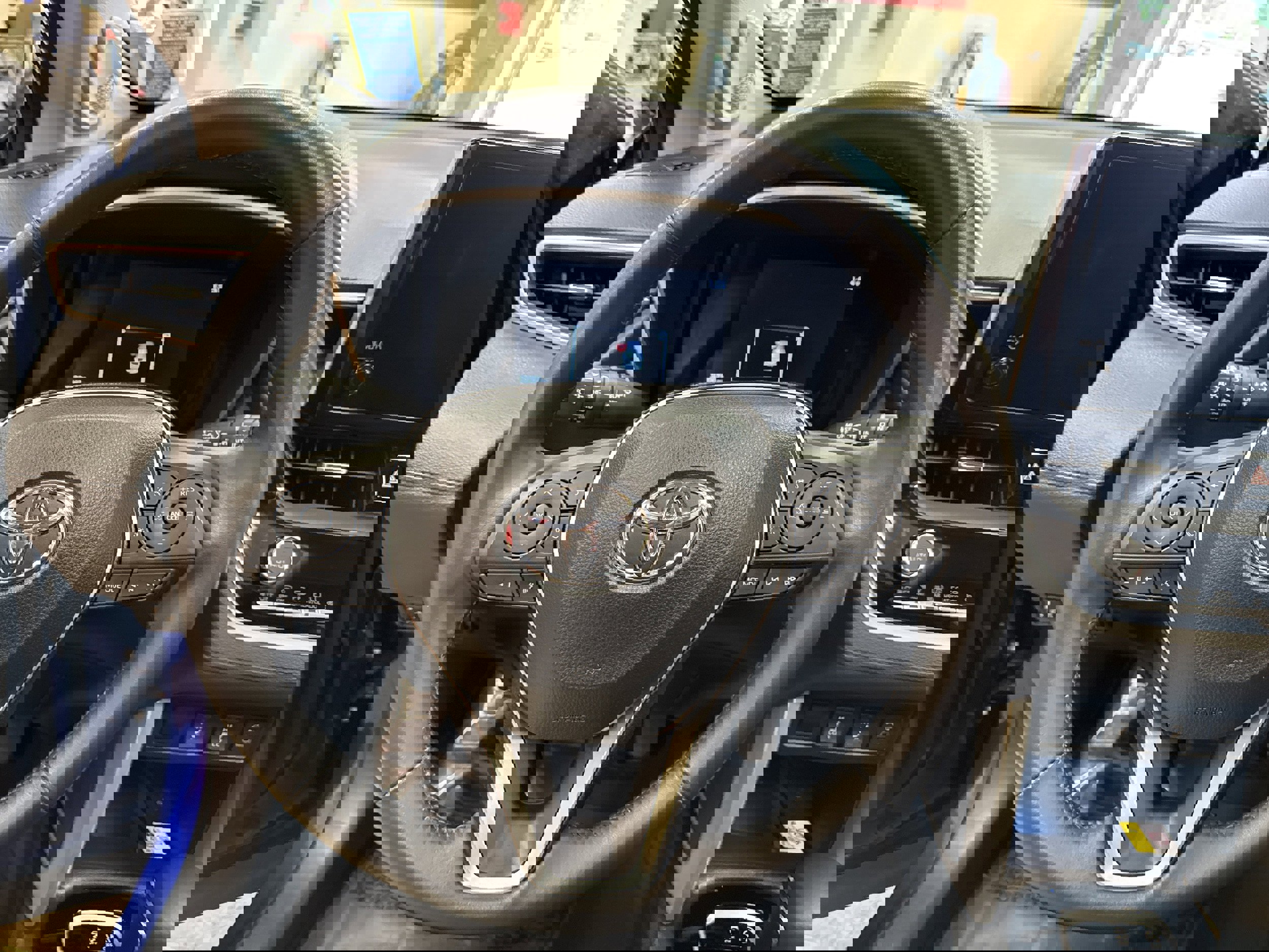 Used 2023 Toyota Corolla Cross XLE w/ Convenience Package image 32