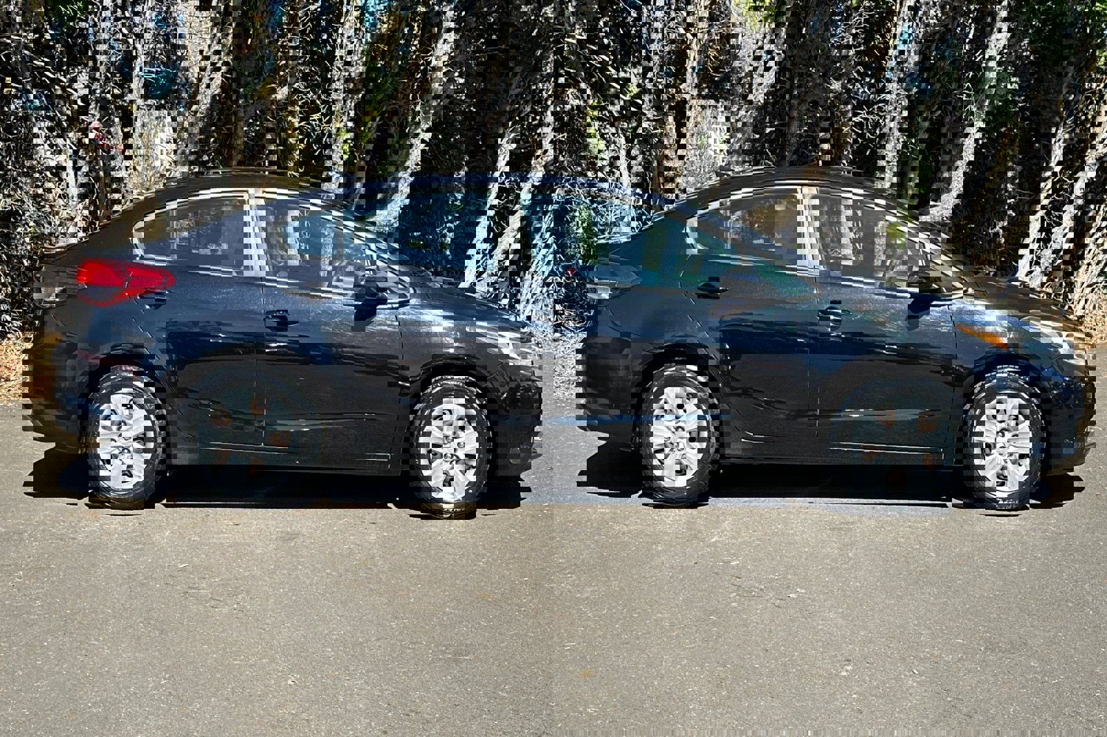 Used 2018 Kia Forte LX image 3