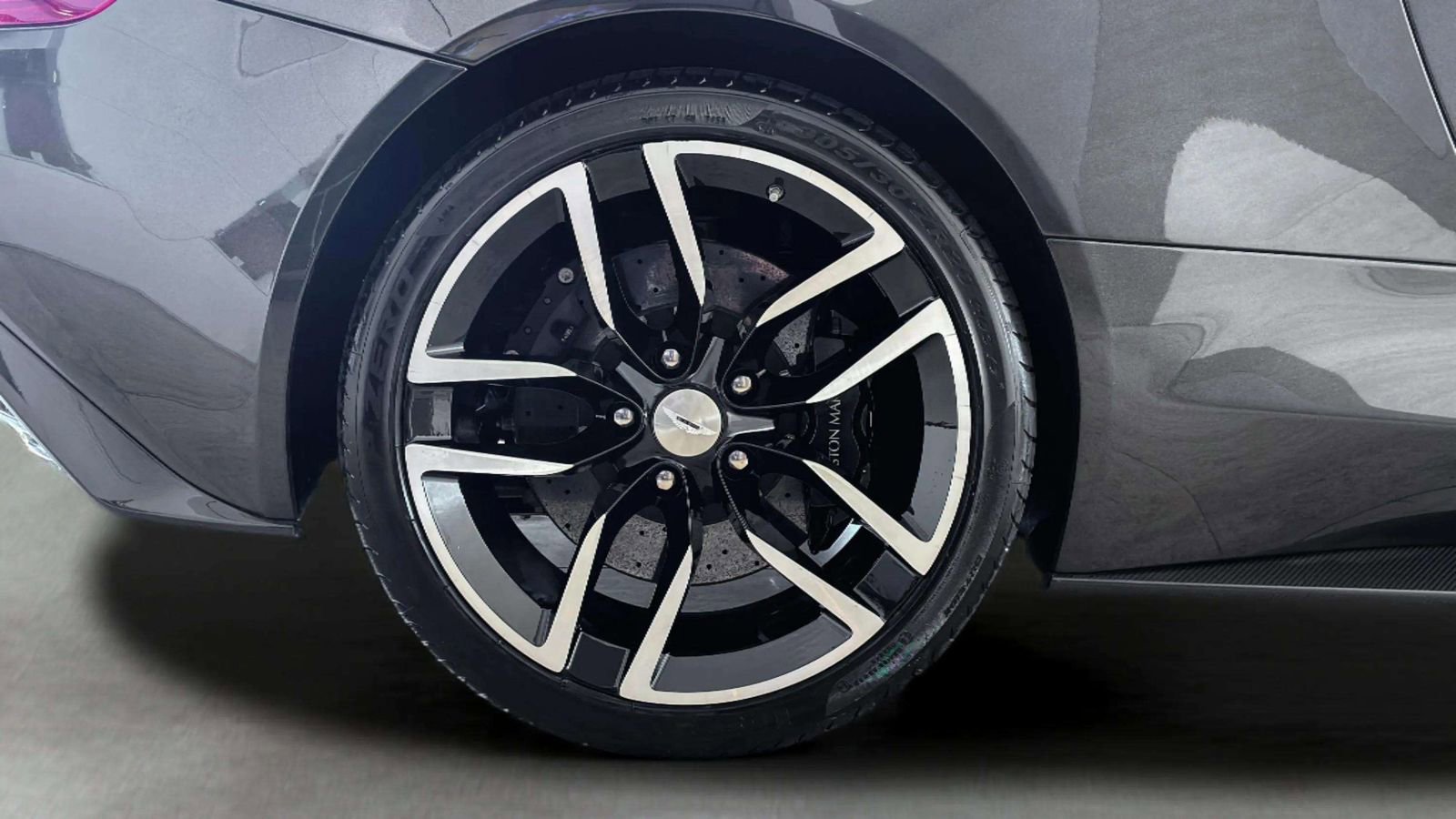 Used 2016 Aston Martin Vanquish Volante image 44