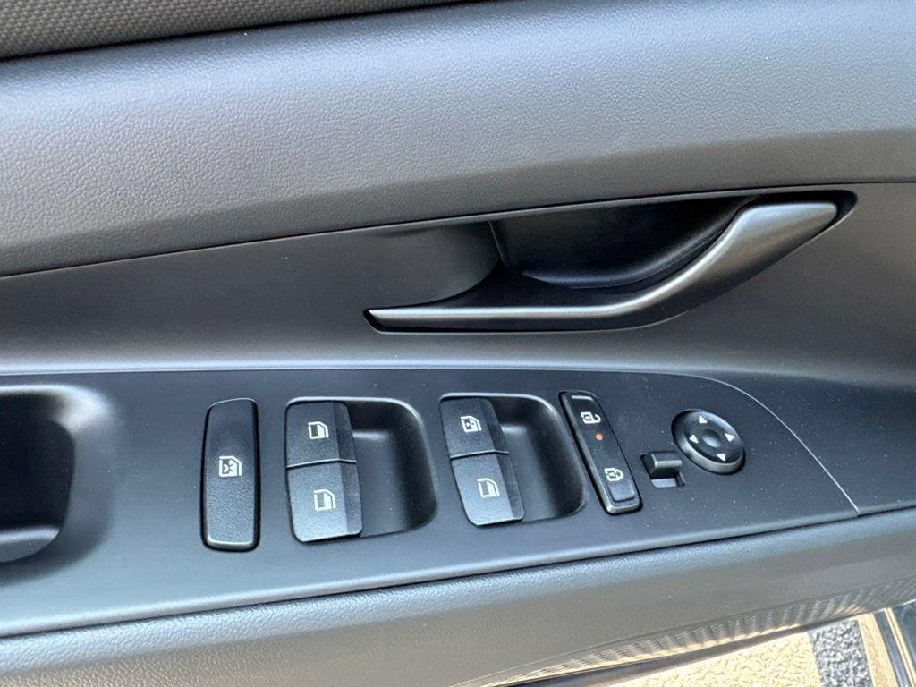 New 2026 Hyundai Elantra SEL Sport FWD image 11