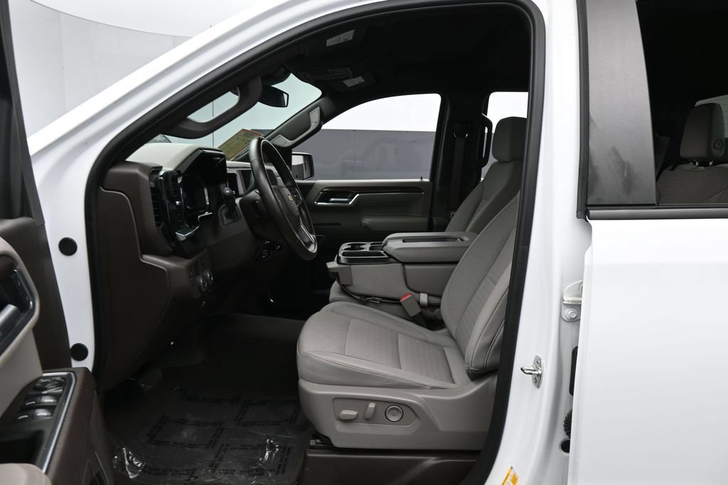 Used 2025 Chevrolet Silverado 1500 LT RWD image 11