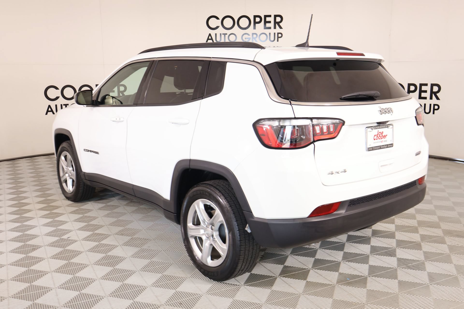 Used 2024 Jeep Compass Latitude w/ Convenience Group AWD/4WD image 21