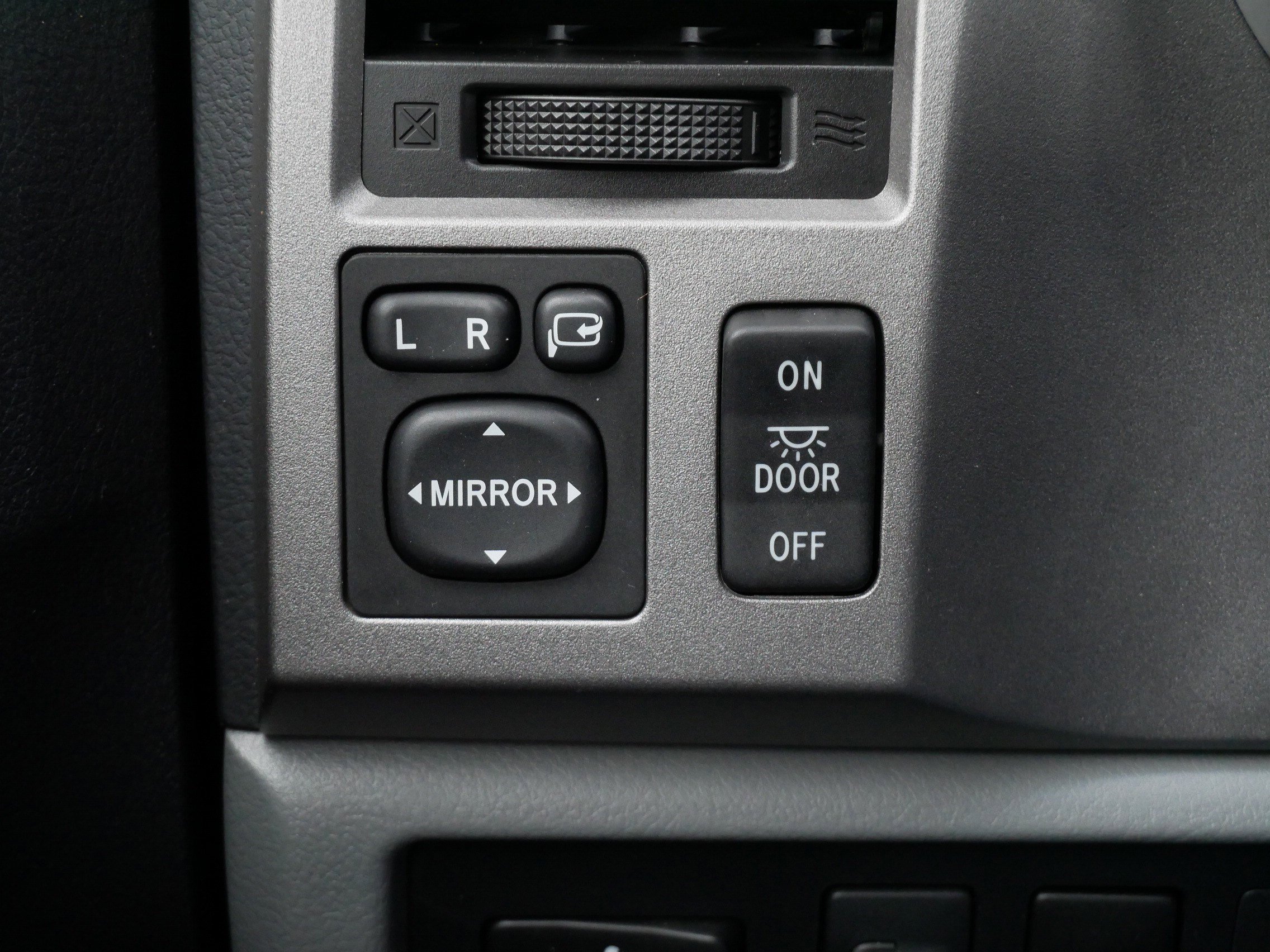 Used 2010 Toyota Tundra Limited AWD/4WD image 28