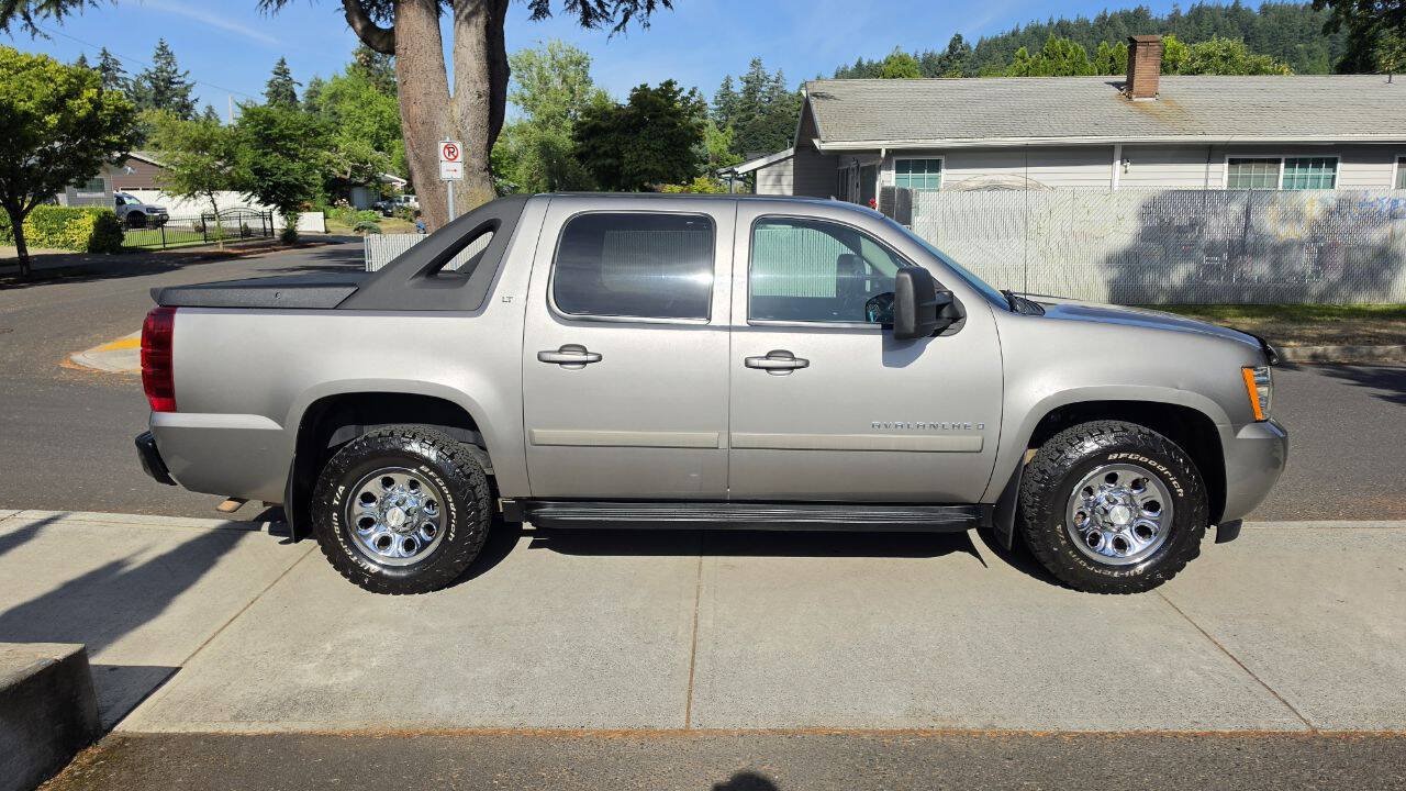 Used 2008 Chevrolet Avalanche LT AWD/4WD image 4