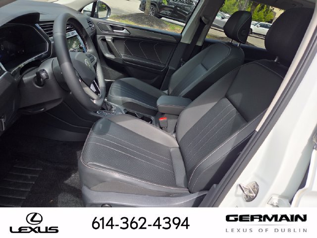 Used 2024 Volkswagen Tiguan SE AWD/4WD image 35