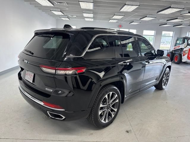 Used 2023 Jeep Grand Cherokee Overland AWD/4WD image 16