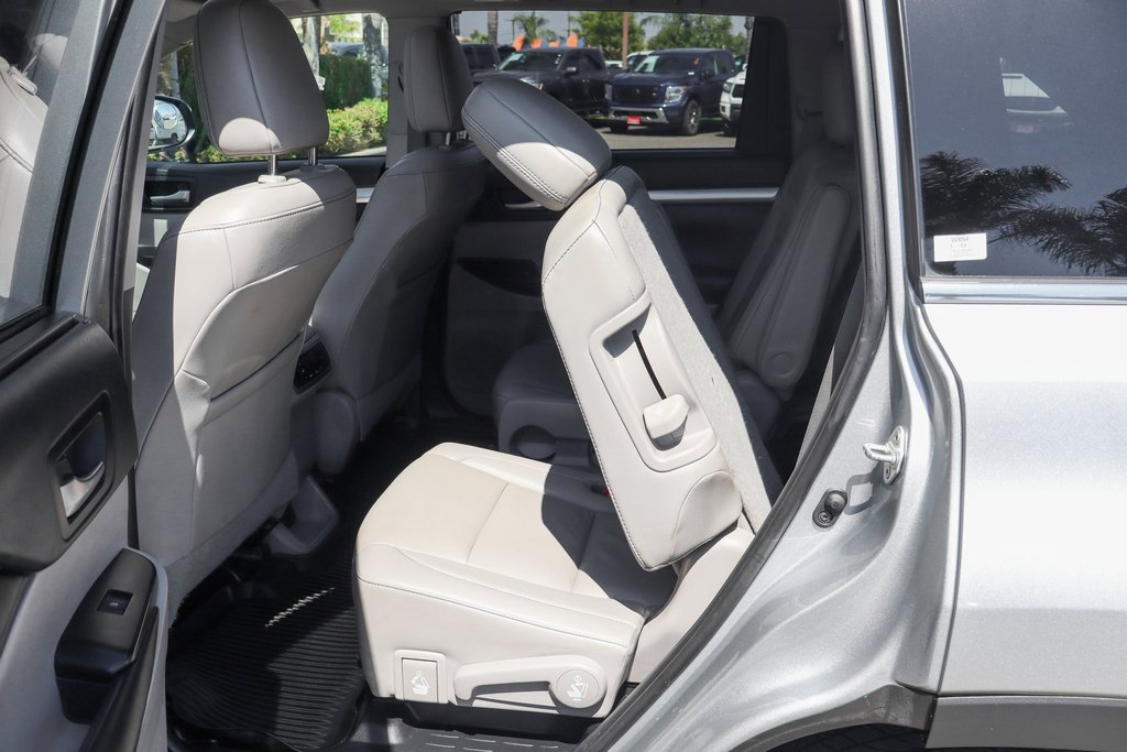 Used 2019 Toyota Highlander XLE image 38