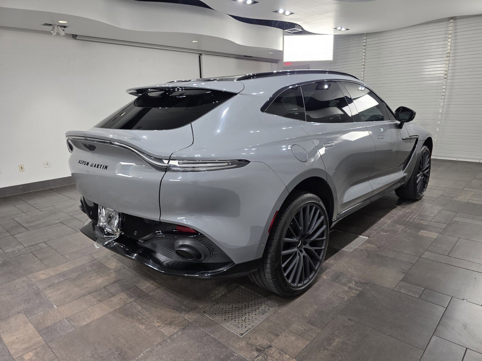 Used 2023 Aston Martin DBX image 26