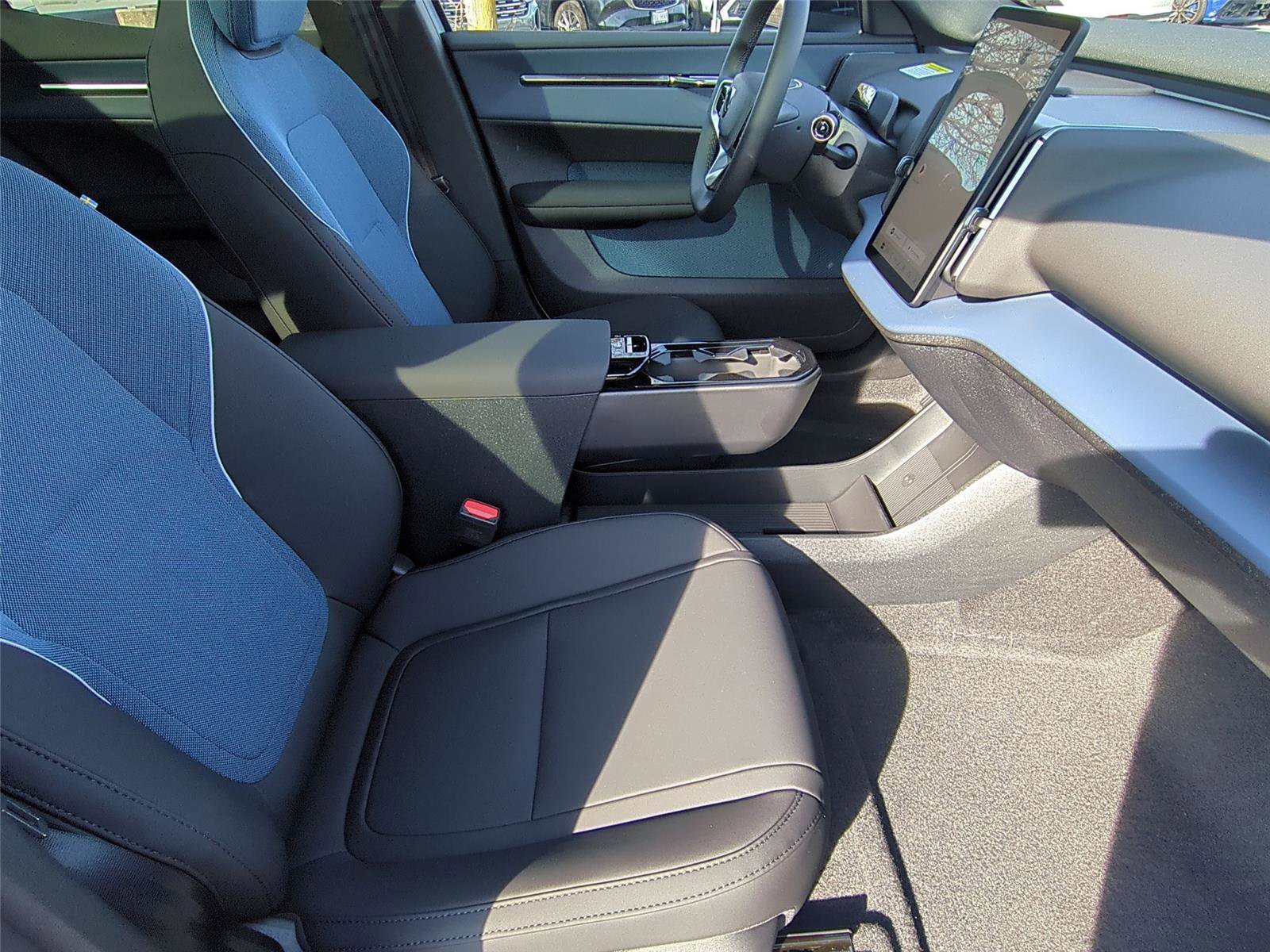 New 2026 Volvo EX30 Cross Country Ultra w/ Protection Package Premier image 21