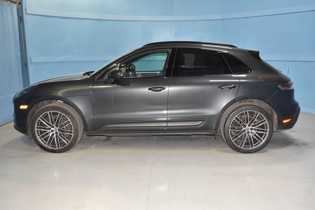 Certified 2025 Porsche Macan image 2