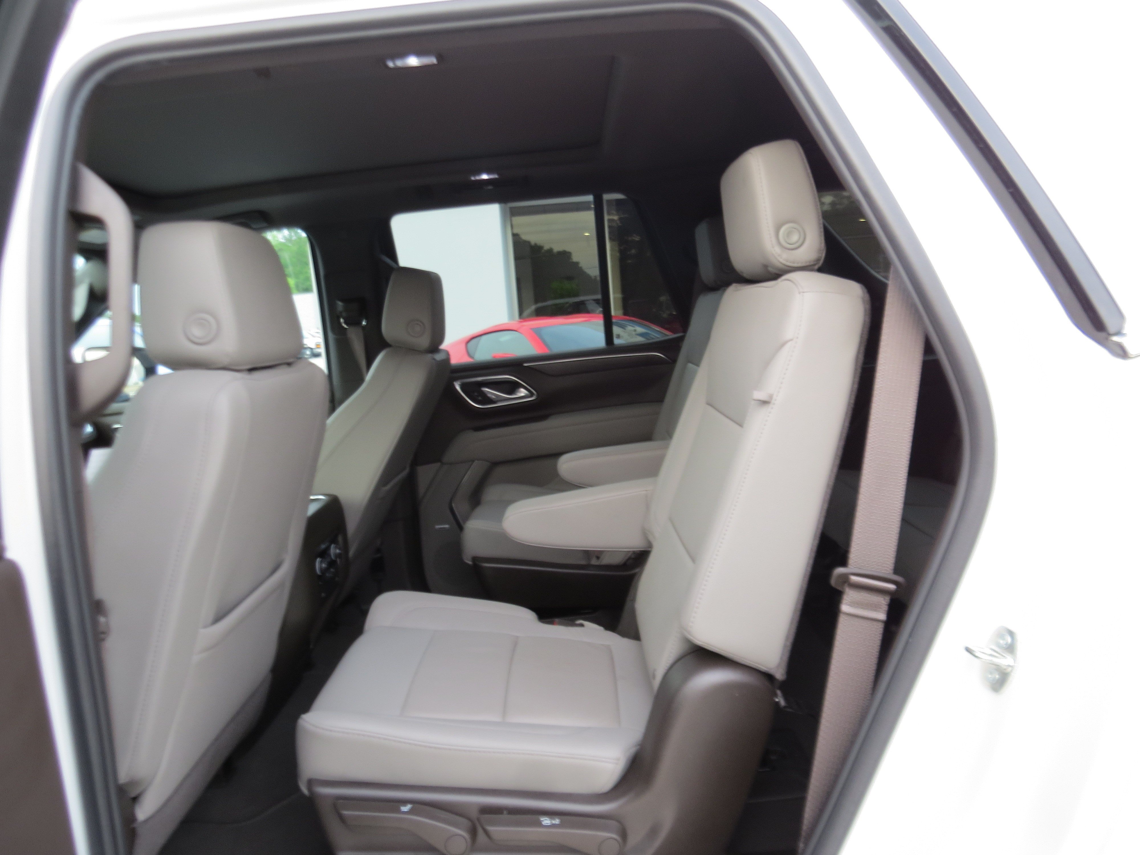 Used 2024 Chevrolet Tahoe LT w/ Luxury Package AWD/4WD image 13