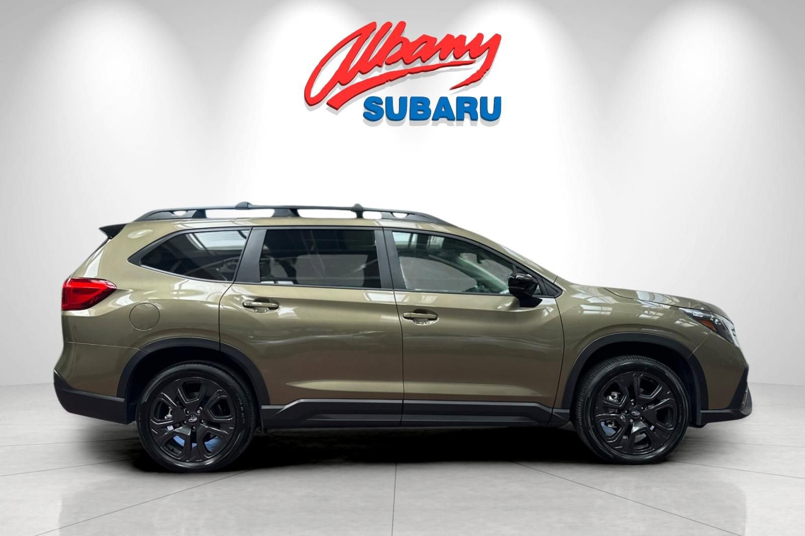 Used 2024 Subaru Ascent Onyx Edition image 3