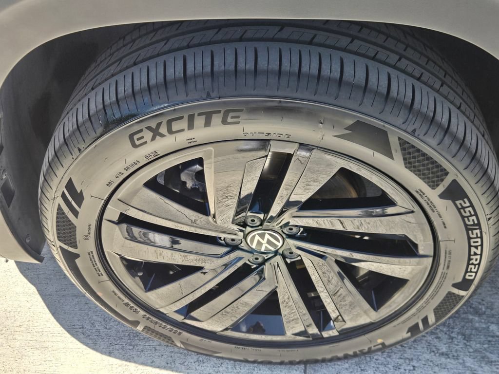 Certified 2022 Volkswagen Atlas Cross Sport SE FWD image 10