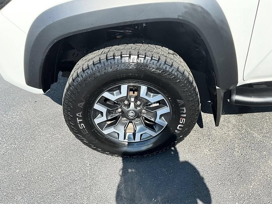 Used 2023 Toyota Tacoma TRD Off-Road AWD/4WD image 10