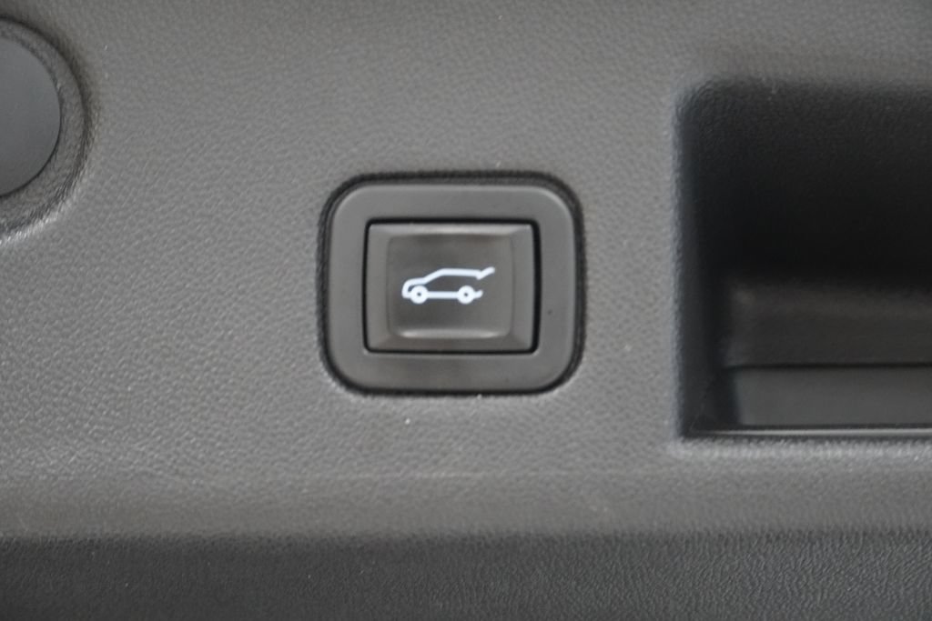 Used 2020 Chevrolet Equinox LT w/ Driver Convenience Package FWD image 10