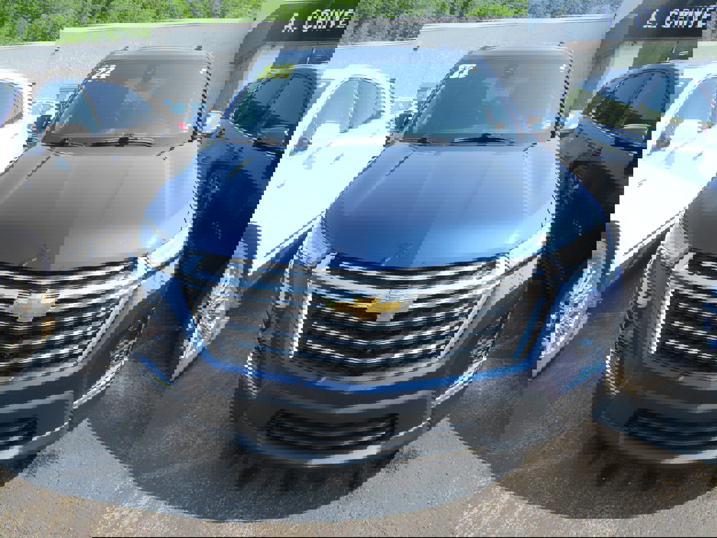 Used 2022 Chevrolet Traverse LT w/ LT Premium Package image 2