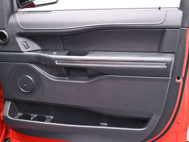 Used 2024 Ford Expedition XLT image 30