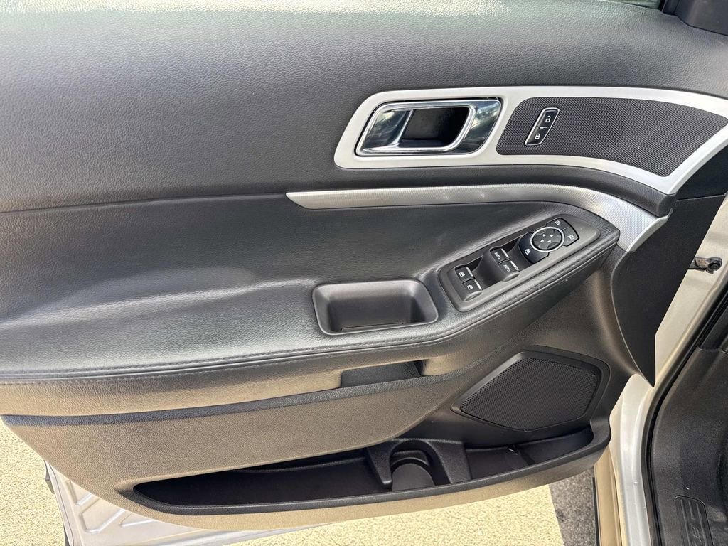 Used 2015 Ford Explorer XLT w/ Equipment Group 202B image 14
