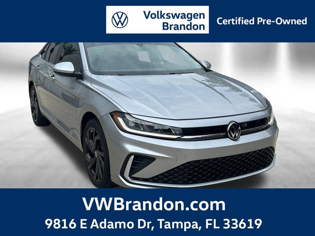 Certified 2025 Volkswagen Jetta SE FWD image 1