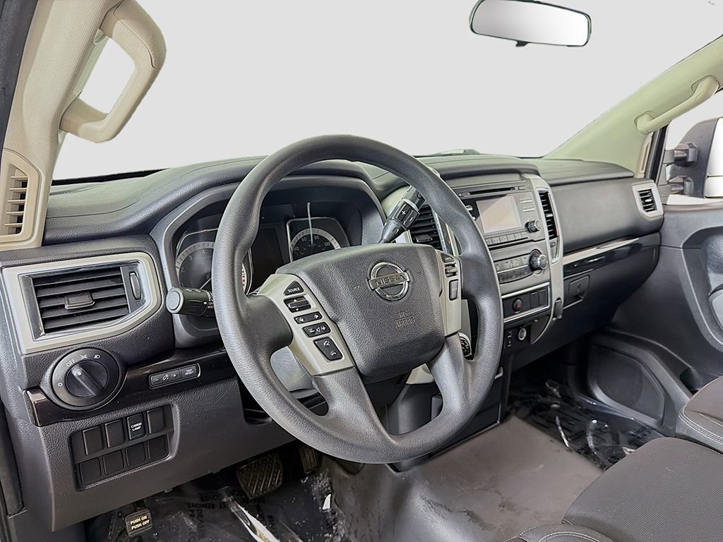 Used 2017 Nissan Titan SV image 13