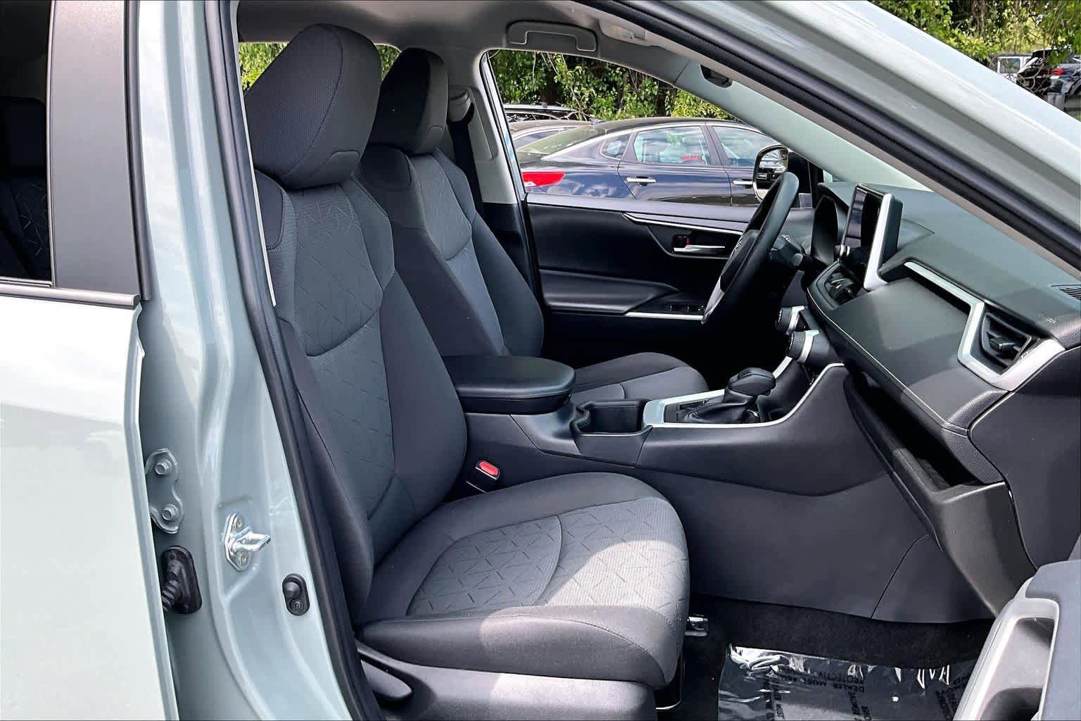Used 2023 Toyota RAV4 XLE AWD/4WD image 9