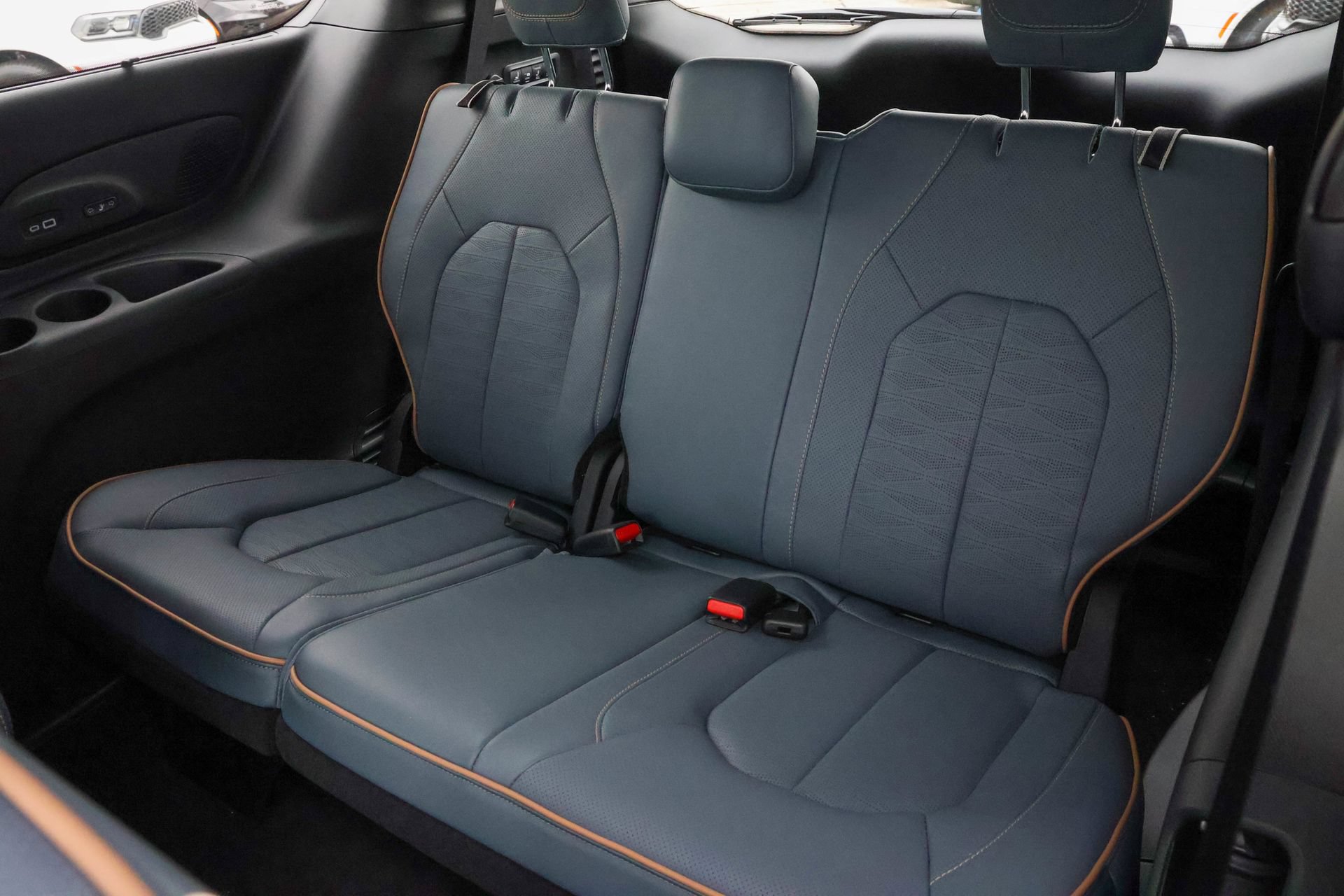 New 2027 Chrysler Pacifica Pinnacle w/ Theater Group AWD/4WD image 14