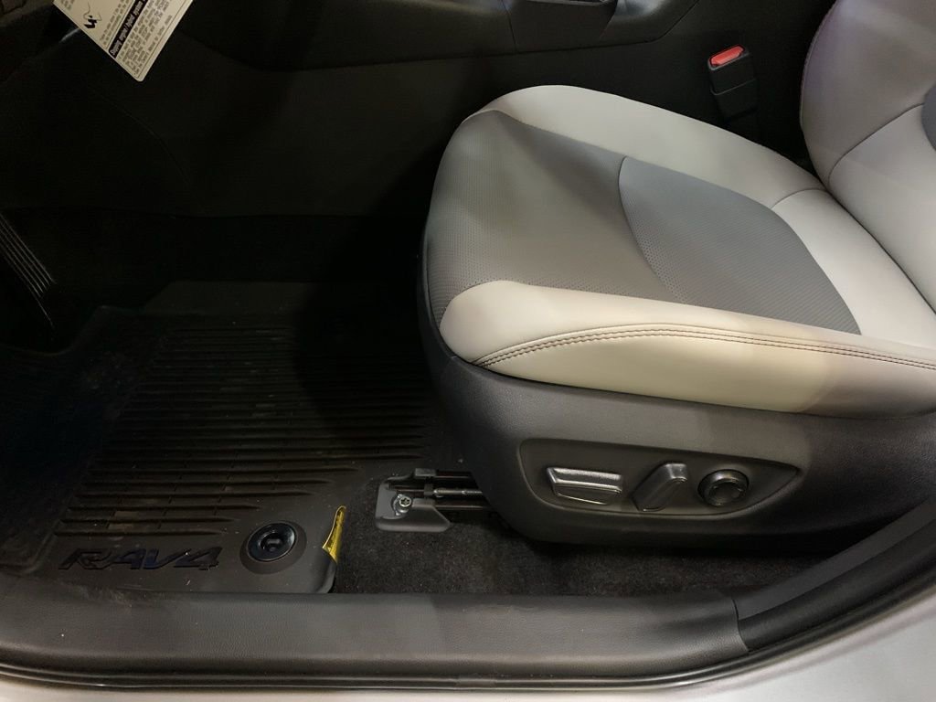 New 2025 Toyota RAV4 Limited image 10