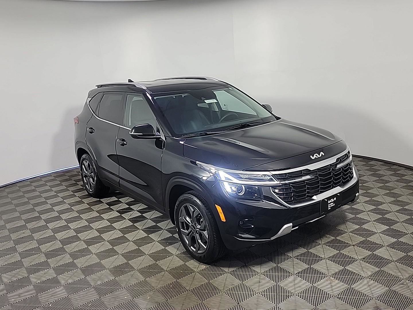 Used 2024 Kia Seltos S image 2