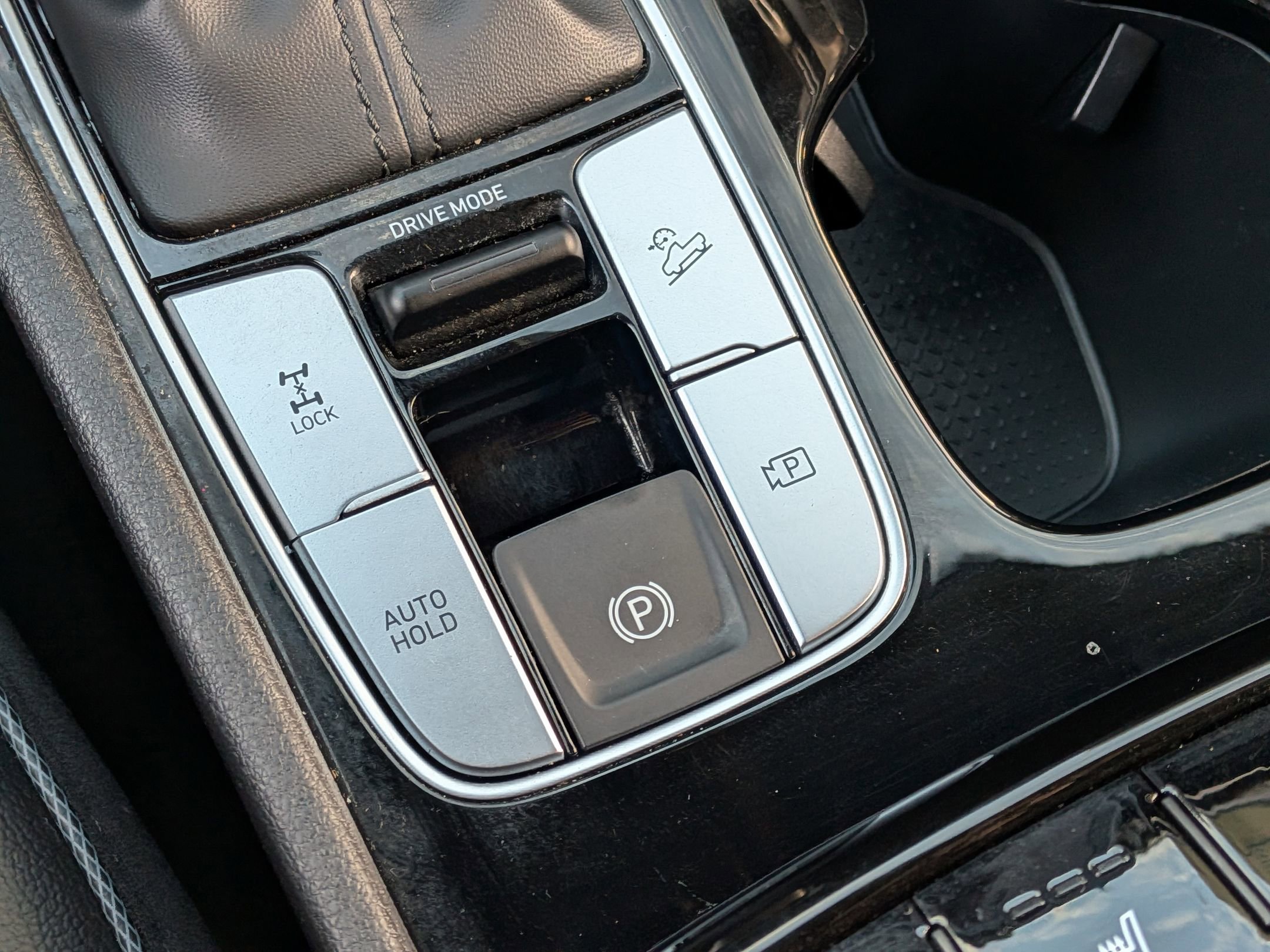 Used 2023 Hyundai Santa Cruz Limited image 24