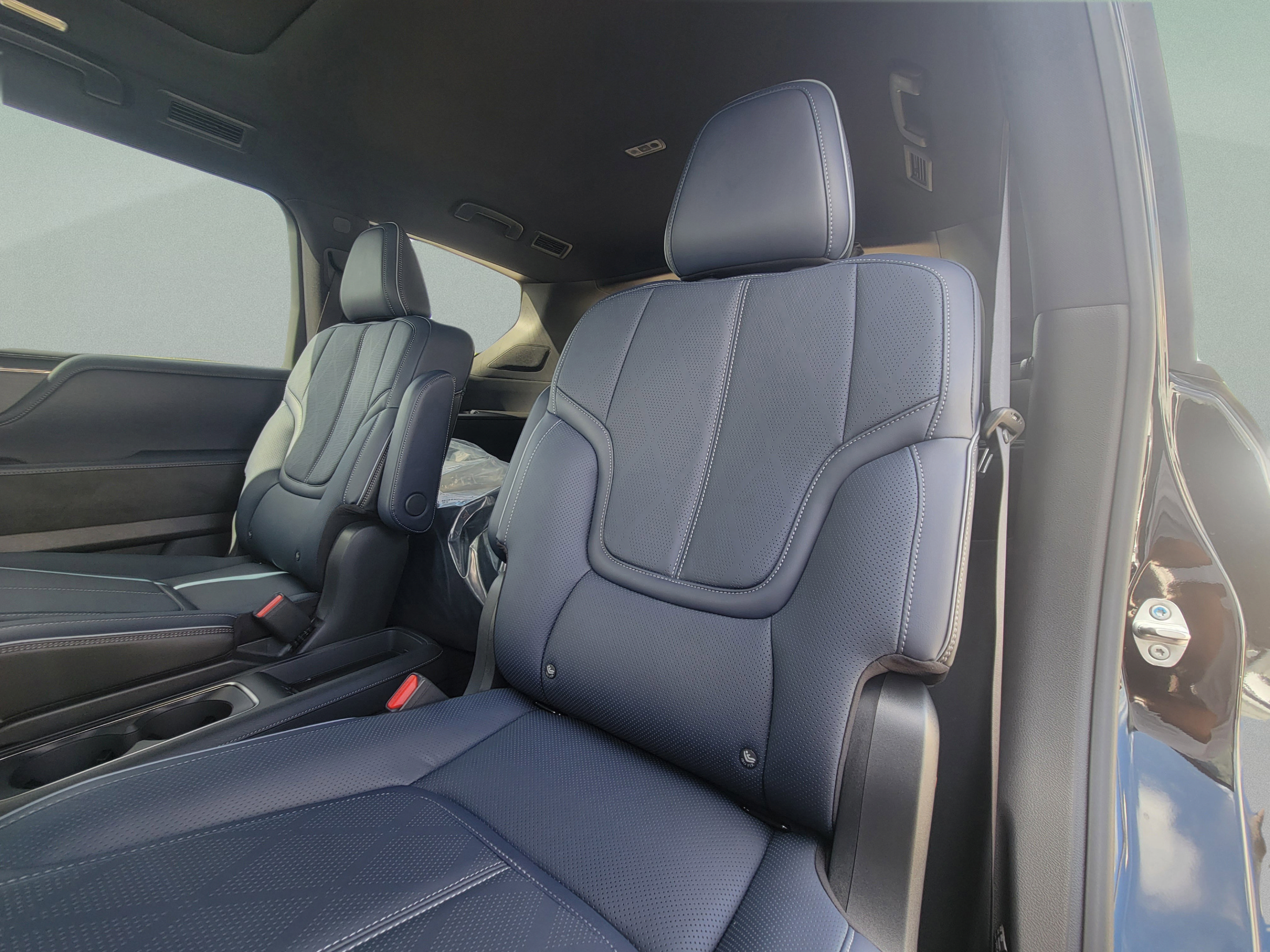 Certified 2026 INFINITI QX80 4WD w/ Sport Exterior Package image 9