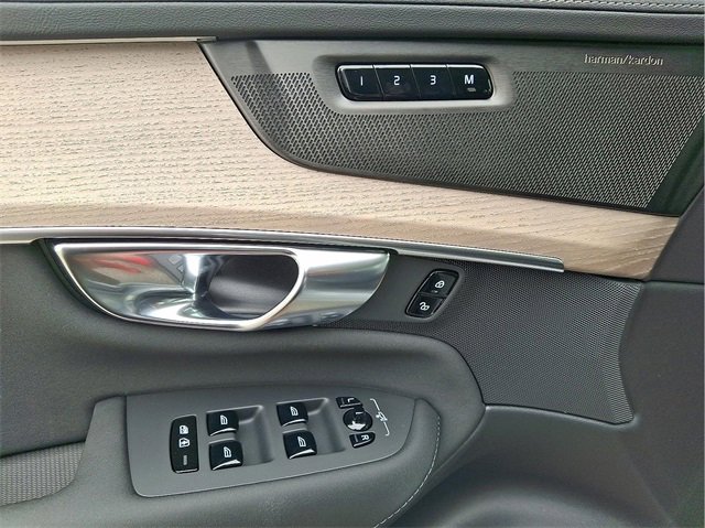 New 2026 Volvo XC90 T8 Plus image 9