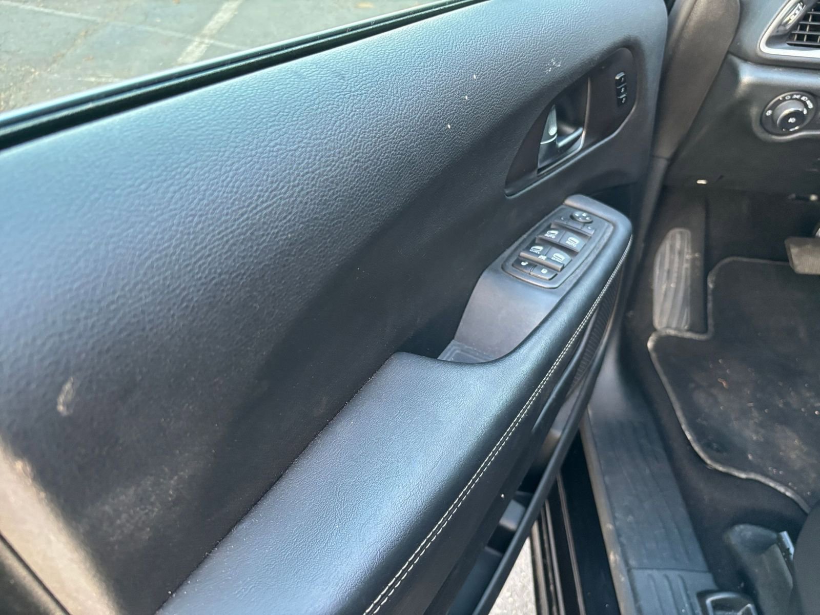Used 2025 Chrysler Pacifica Select FWD image 18