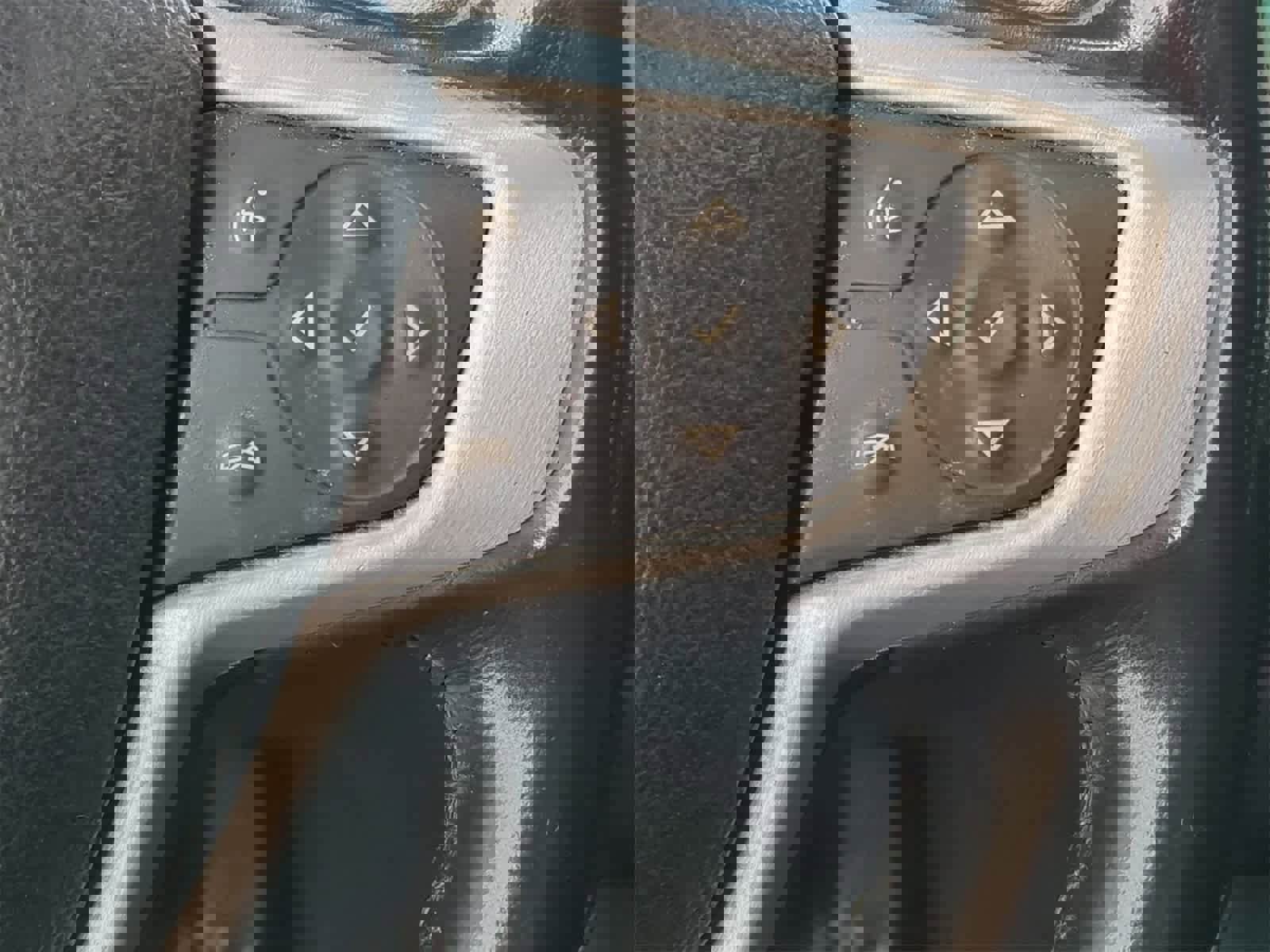 Used 2018 GMC Acadia SLT image 31