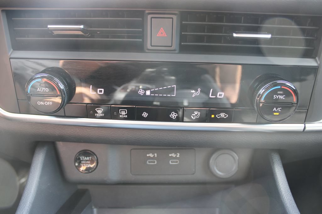 Used 2024 Nissan Rogue SV AWD/4WD image 47