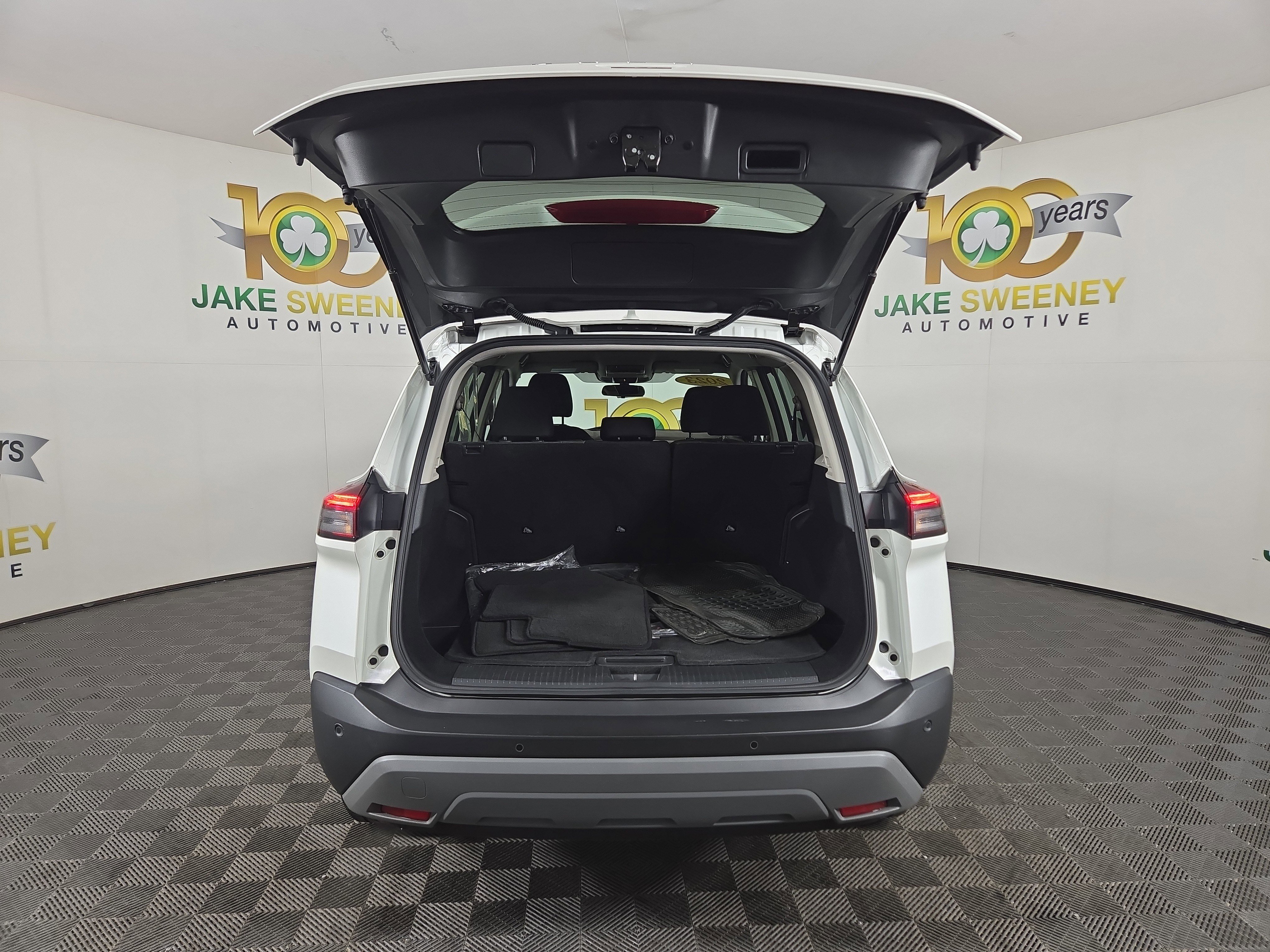 Used 2023 Nissan Rogue SV image 31