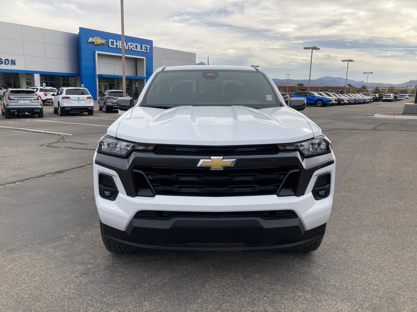 Used 2024 Chevrolet Colorado LT w/ LT Convenience Package II image 2