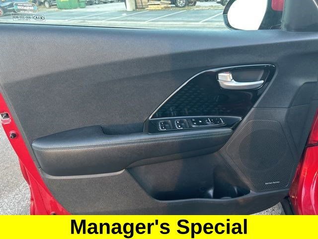 Used 2021 Kia Niro EX Premium w/ Cold Weather Package image 12