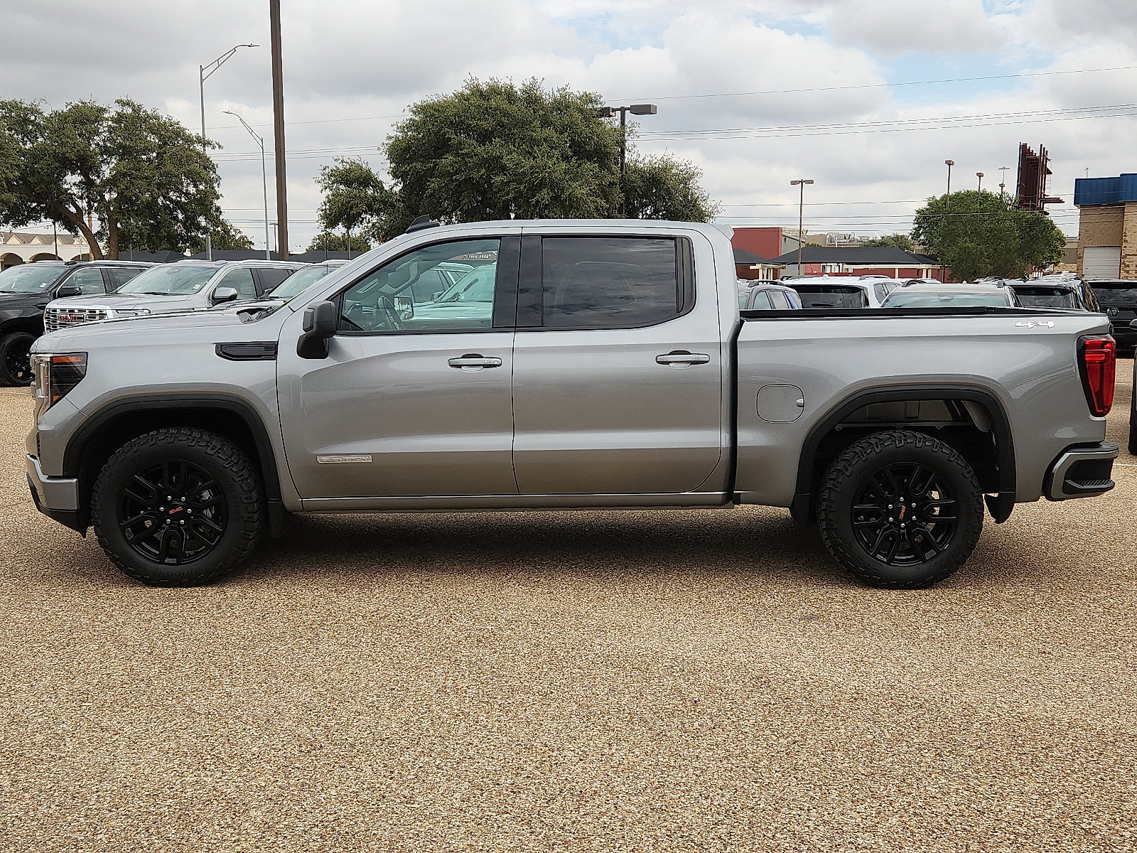 Used 2023 GMC Sierra 1500 Elevation AWD/4WD image 2